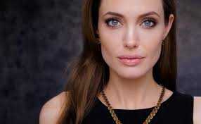 Исхудавшая "до костей" Анджелина Джоли шокировала внешностью