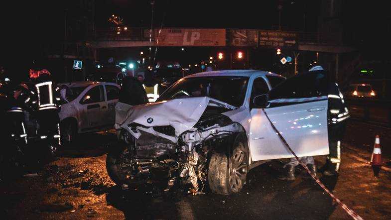 В Киеве BMW врезался в пять автомобилей