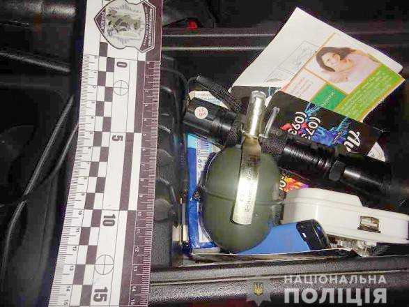 В Киеве водитель "евробляхи" катался с гранатой