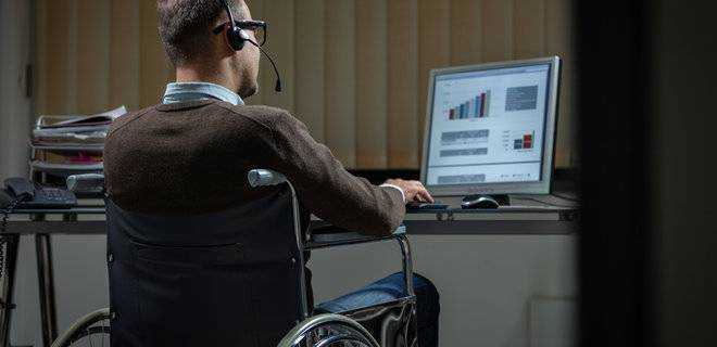 Работодателей обяжут оборудовать рабочие места для людей с инвалидностью