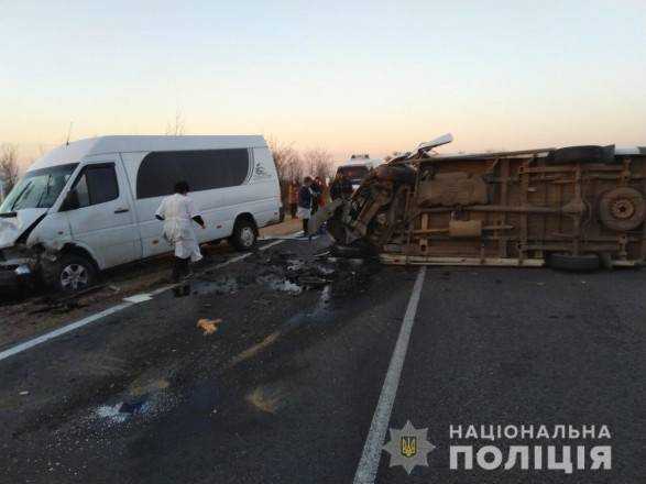 На трассе "Одесса - Рени" два микроавтобуса и маршрутка попали в смертельное ДТП