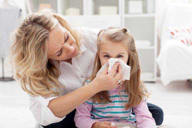 Педиатр рассказала, как защитить ребенка от простуды весной