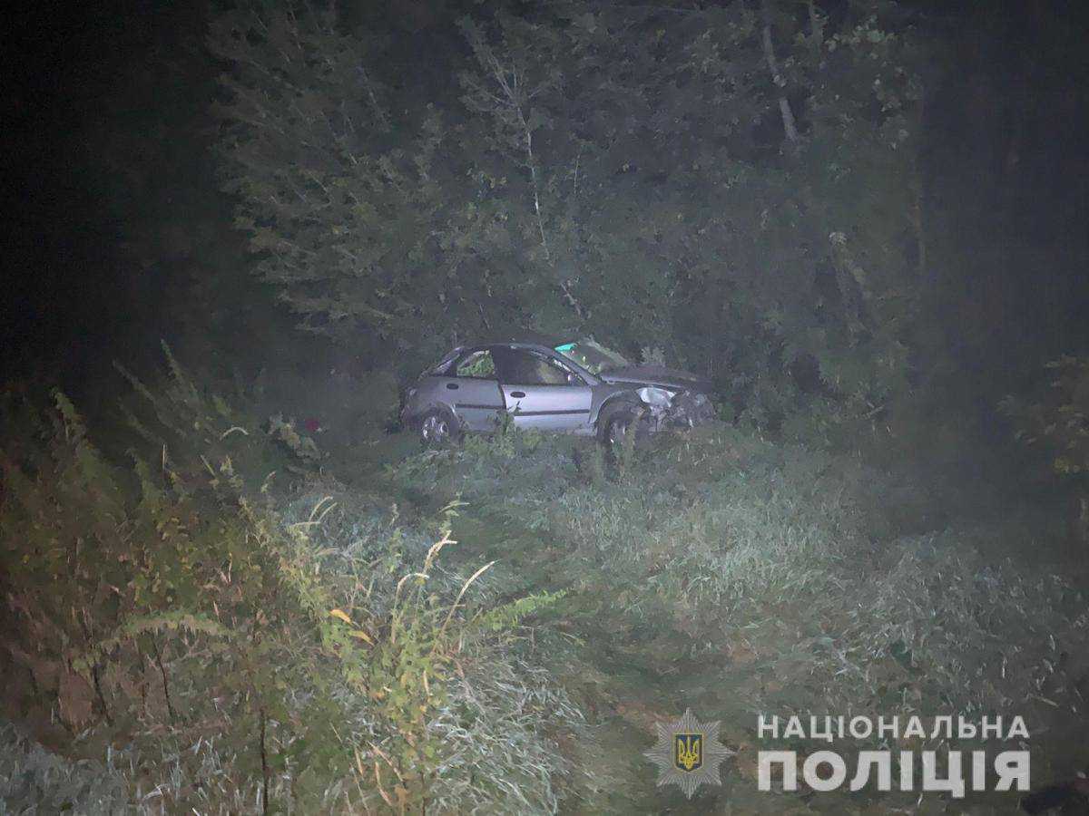 На Львівщині перекинувся легковик з п'яним водієм за кермом, загинула 17-річна дівчина