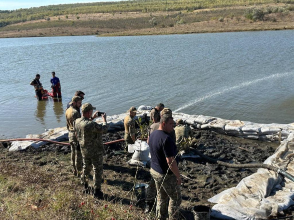 В Молдове в озере нашли фрагменты ракеты в озере