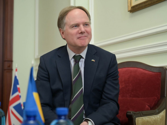 В Украине начинает работу новоназначенный посол Британии: что известно