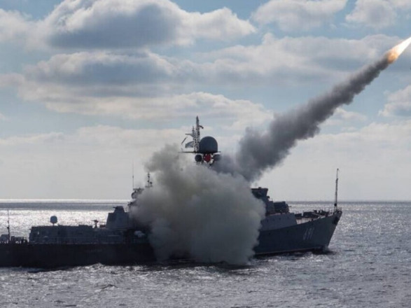 Оккупанты увеличили количество ракетоносителей в Черном море: суммарный залп 20 "Калибров"