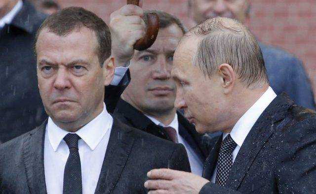 Медведева ткнули носом за совет Украине смириться