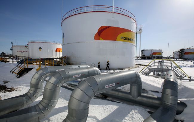 Поставки нефти из России сильно сократились после введения лимита цен, - Bloomberg