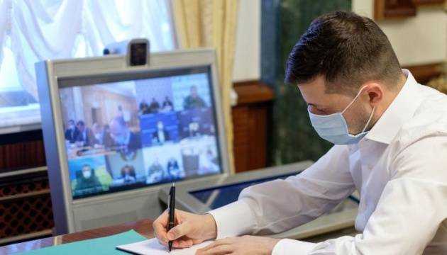 Зеленский подписал закон о наказании: на сколько будут штрафовать за неношение масок