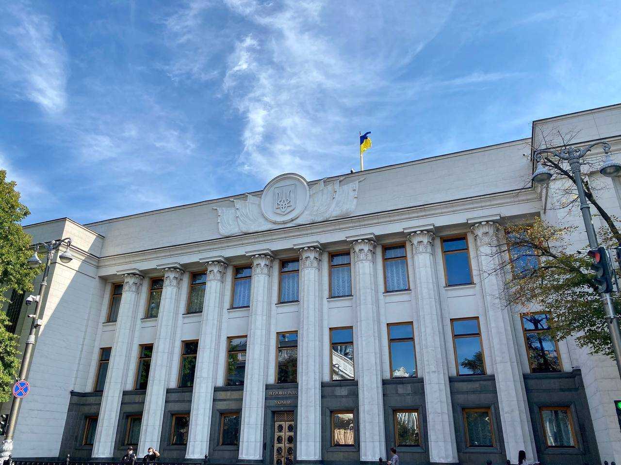 Депутатам хочуть заборонити виїжджати з України під час воєнного стану: у ВР готують законопроект