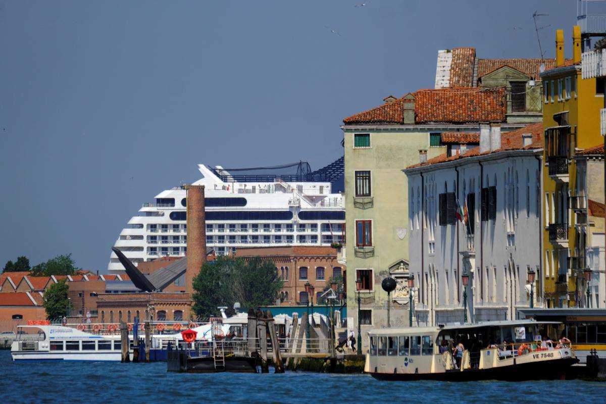 Великим круїзним лайнерам заборонили заходити у центр Венеції
