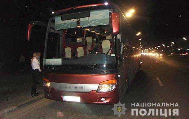 В рейсовом автобусе под Киевом пьяный ранил ножом пассажиров