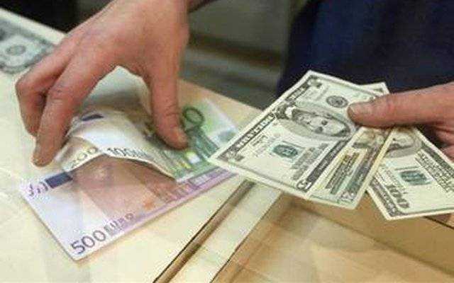 Объем денежных переводов в Украину резко сократился