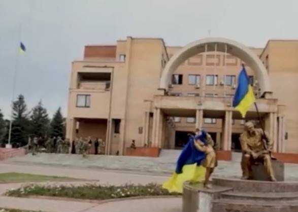 У зачистці Балаклії ставимо крапку: військові показали відео підняття прапору України