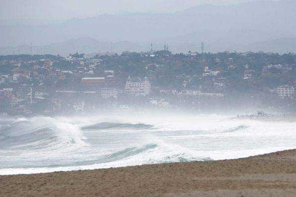Ураган "Агата" вдарив по пляжних курортах Мексики у Тихому океані