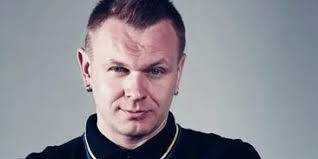 Украинский певец отказался от врученного Зеленским ордена