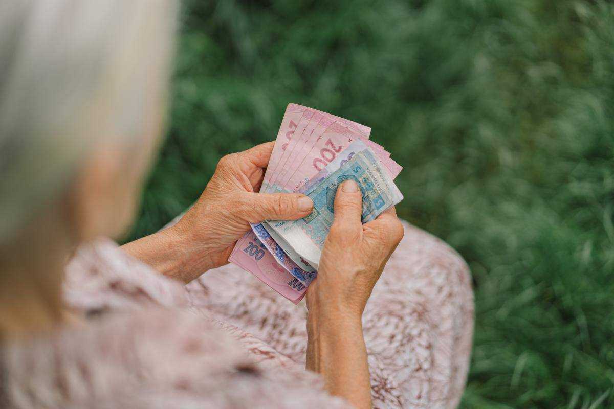 Шмигаль анонсував підвищення пенсій українцям: кому цього року пощастить