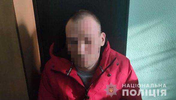 У Києві затримали завгоспа школи, що розбещував 10-річну дівчинку у ліфті будинку