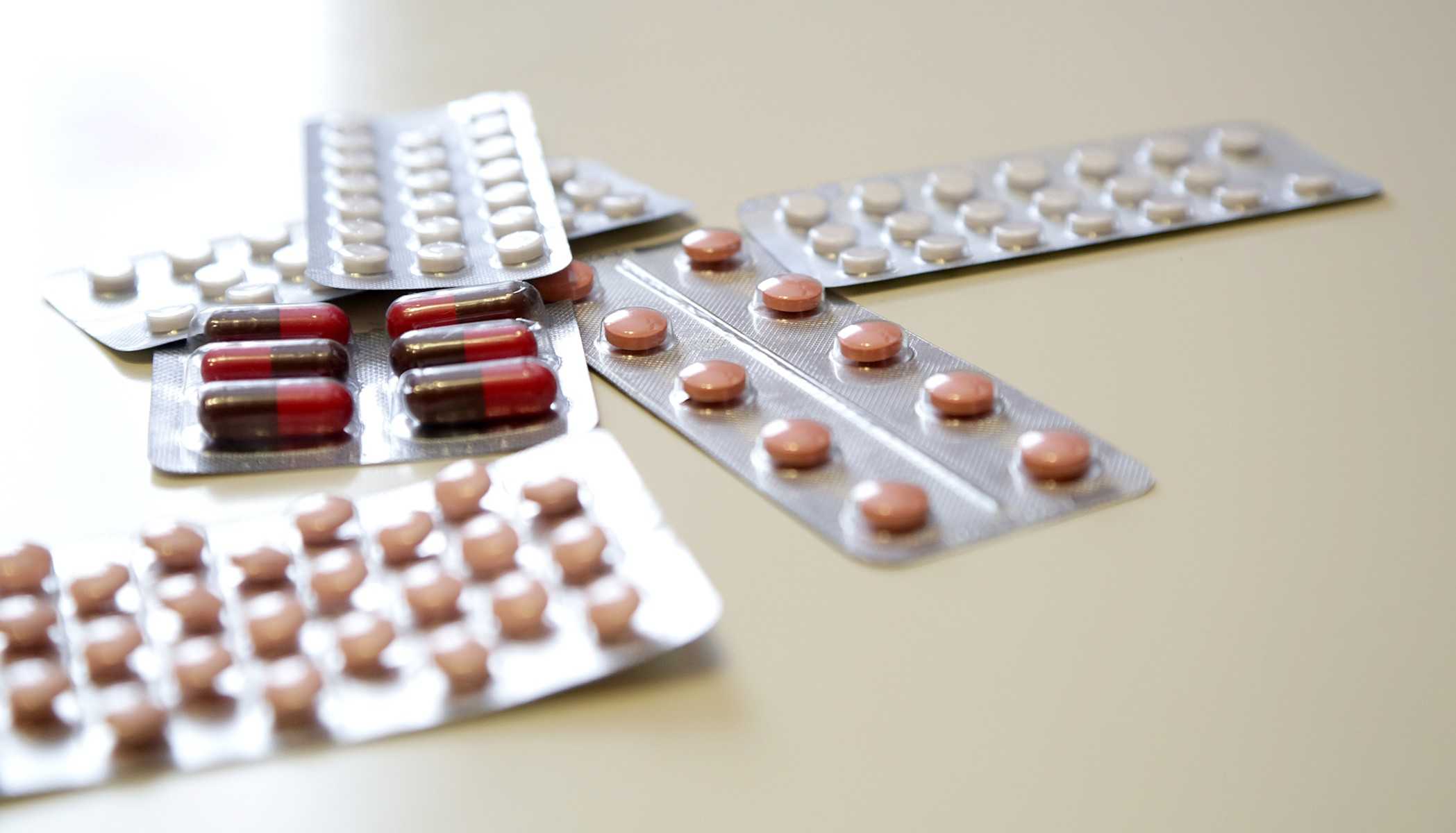 Антибиотики при COVID-19: можно ли употреблять препараты