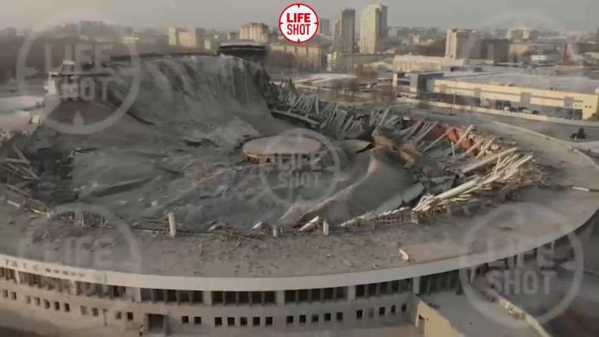 Обрушение стадиона в Петербурге попало на камеры наблюдения