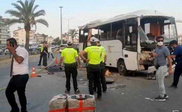 У Туреччині перекинувся автобус з російськими туристами. Троє людей загинули