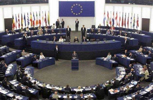 В Европарламенте пригрозили отменить Украине безвиз из-за "Слуг народа"