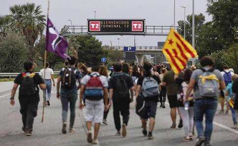 В городском аэропорту Барселоны пострадали почти 40 человек