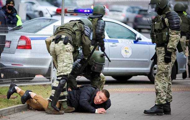На протестах в Минске стрельба и задержания