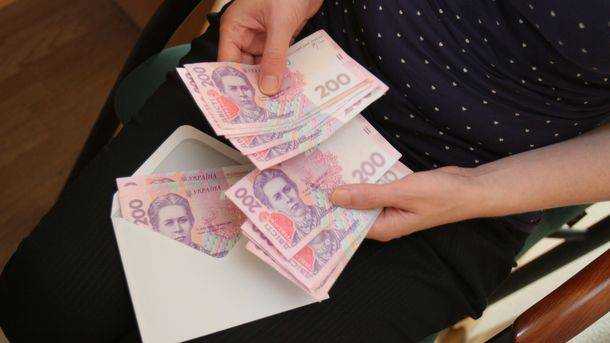 В Украине снизилась средняя зарплата: подробности от Госстата