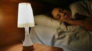 Почему не стоит спать со включенным светом