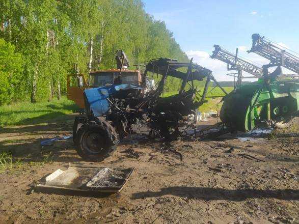 У полі на Чернігівщині трактор підірвався на вибухівці, водій загинув