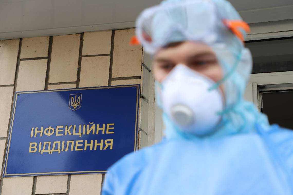 В Украине обнаружили пять штаммов COVID-19