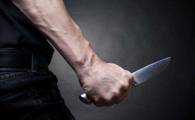 В Одессе курсанта ударили ножом в живот за отказ дать примерить фуражку