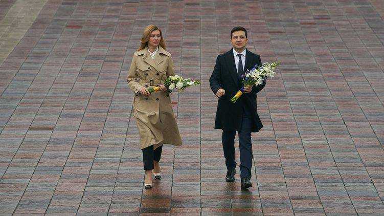 Чета Зеленских возложила цветы к памятнику Шевченко в Киеве в честь его 206-летия