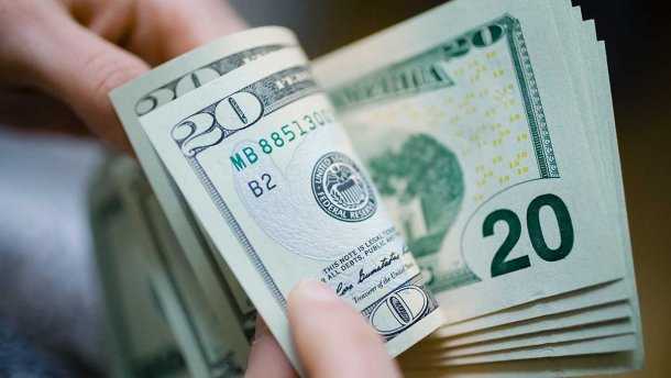 Доллар продолжает падение: курс валют на 8 июля