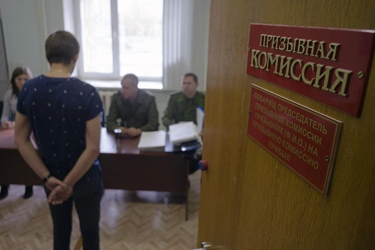 В России 12-летний школьник получил повестку