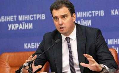 Министр экономического развития и торговли Айварас Абромавичус сообщил об увольнении 90% бывших глав департаментов Минэкономики