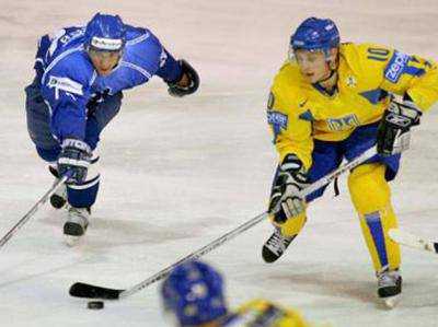 Украинский хоккеист В.Кириченко продлил контракт с румынским "Прогим"