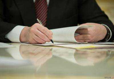 Порошенко подписал закон о зачислении службы в резерве во время АТО в выслугу лет