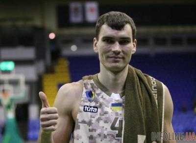 Баскетболист сборной Украины М.Пустозвонов подписал контракт с румынским клубом