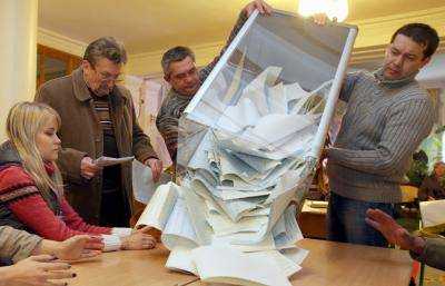 Избирательные пункты в 144 объединенных территориальных общинах закрылись, начался подсчет голосов