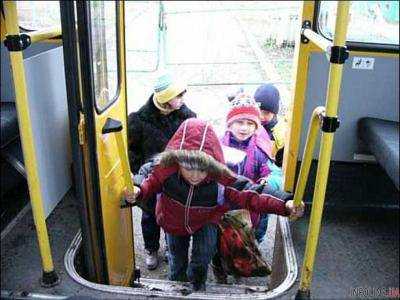 В России водитель автобуса высадил школьника на мороз из-за сомнений в его проездном билете