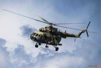 Вдоль линии разграничения с Крымом пролетел российский вертолет.Видео
