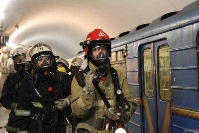 В Киеве из-за пожара закрыты две станции метро