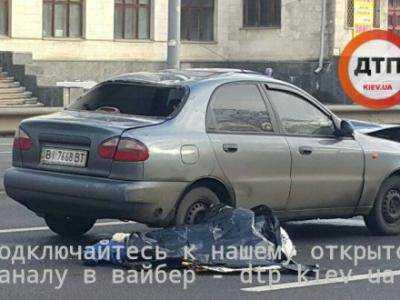 В Киеве автомобиль насмерть сбил студента КПИ. Видео