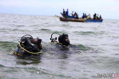 В Уганде по меньшей мере 30 человек погибли в результате крушения судна с футболистами на озере Альберт
