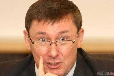 Юрий Луценко отметил, что всей прокуратурой заманивают В.Януковича в Украину