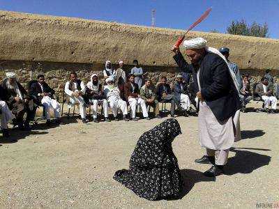 За поход в магазин без мужа в Афганистане обезглавили женщину