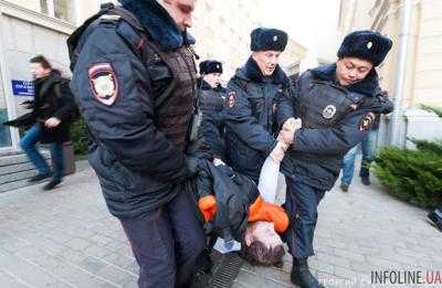 В России  задержали журналиста за неповиновение полиции
