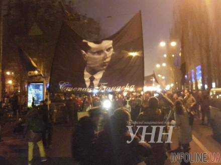 В эти минуты в Киеве проходит факельное шествие в честь дня рождения С.Бендеры
